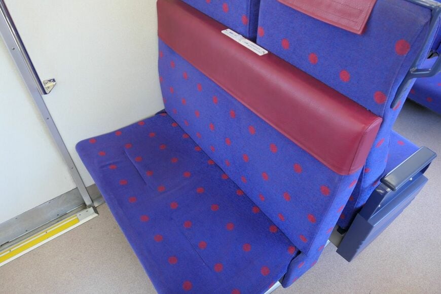 京急2100形の車内