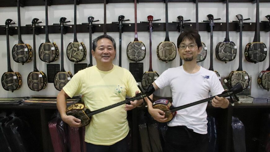 歌舞伎町のど真ん中にある三線専門店。この立地で繁盛する理由とは？（写真：筆者撮影）