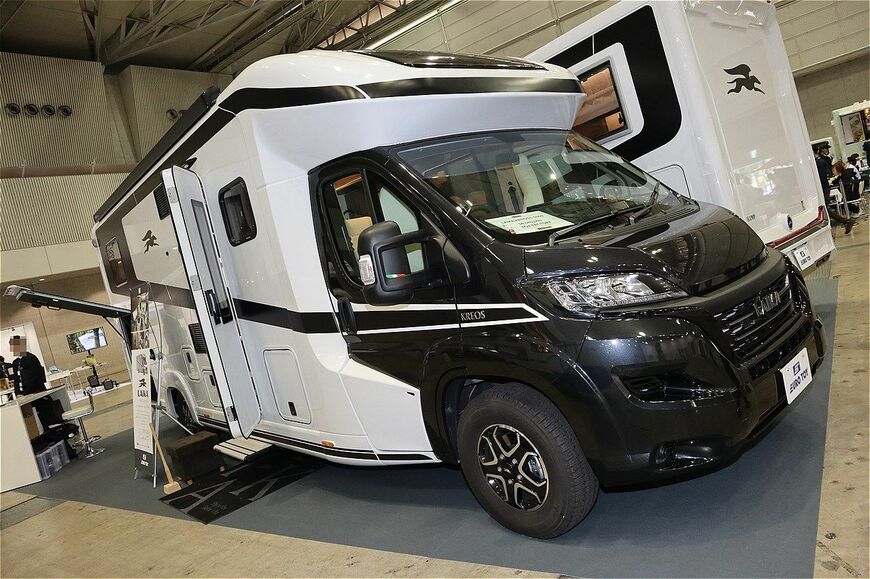 ライカの超高級キャンピングカー「クレオスL5009」（筆者撮影）
