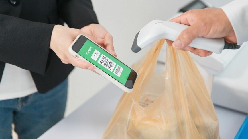 コンビニ各社のアプリを活用すれば、今よりもっとおトクに（写真：buritora／PIXTA）