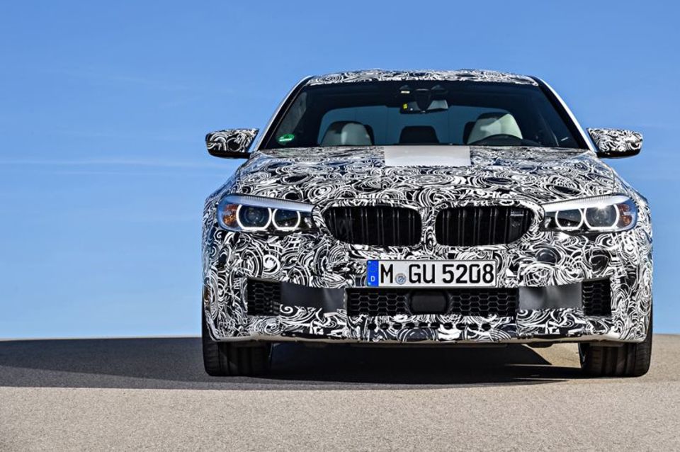 BMW｢M5｣､開発中の次期型に乗ってみた 4WD⇔FR切り替えも可能なスーパー 
