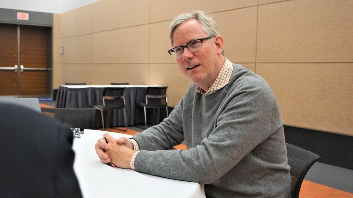 ブライアン・ハリガン（Brian Halligan）／CRMプラットフォームを提供するHubSpotの会長兼共同創業者。2006年に創業し、2014年にニューヨーク証券取引所に上場。2022年9月現在、世界中で顧客数15万社以上、売り上げは13億ドルを超える。バーモント大学の電気工学博士とMITのスローン・マネジメント・ スクールでMBAを取得し、現在はMITのスローン マネジメント スクールで上級講師として教鞭を執る。ウッズホール海洋研究所のメンバーであり、気候変動に重点的に取り組んでいる（写真：記者撮影）