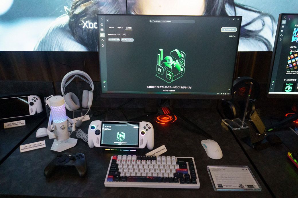 モニターに接続すれば据え置き型ゲーミングPCのようにプレイできる（筆者撮影）