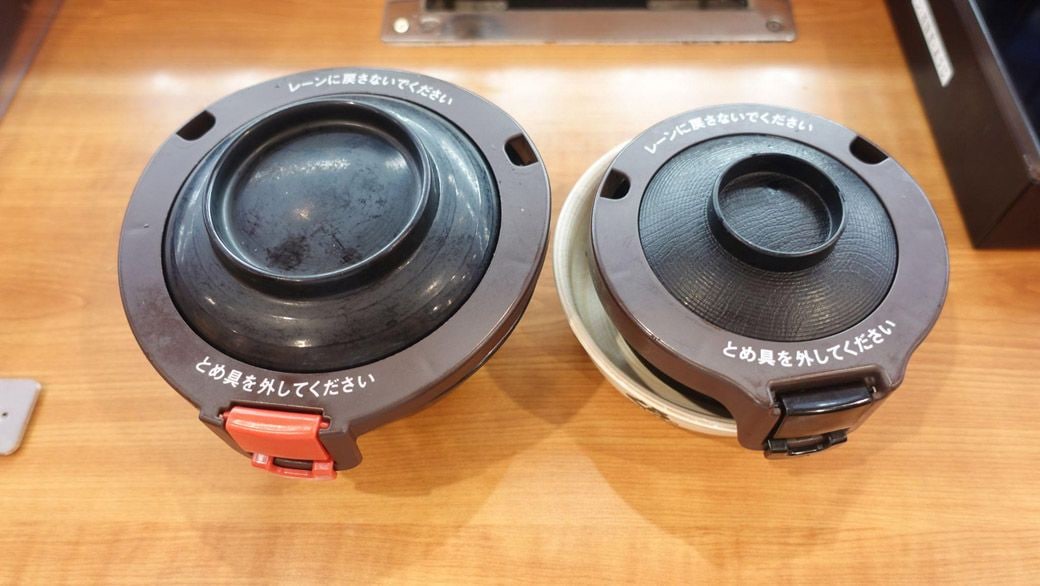 留め具付き容器