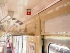 アルミ車の内装はFRPによる滑らかな仕上がりだ