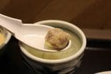 スープには謎団子。でもこれがまた美味い（筆者撮影）