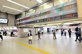 新宿駅に完成した東西自由通路。右奥が東口方面＝2020年7月19日（撮影：梅谷秀司）