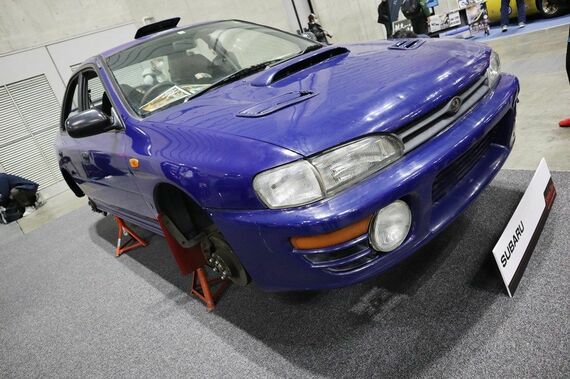 会場に展示された初代「インプレッサ」