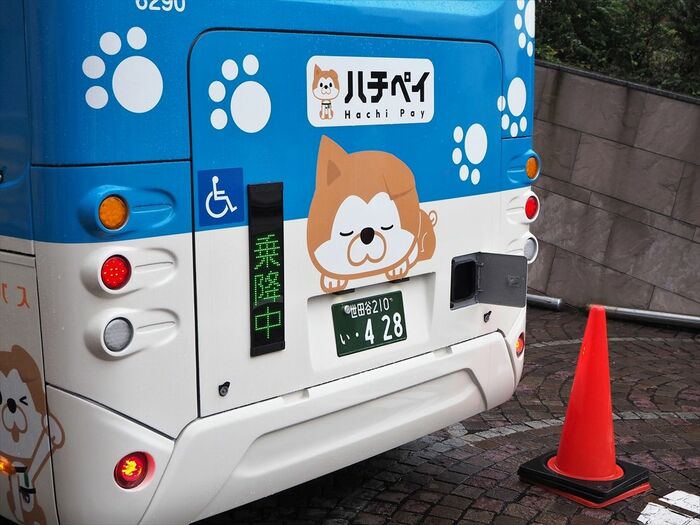 充電口は車体後部にある