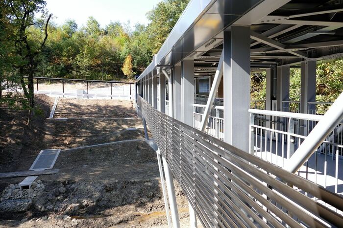 ホンダの工場への連絡通路