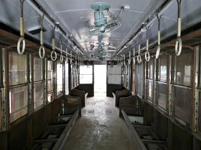 修復作業に入る前のデハ230形