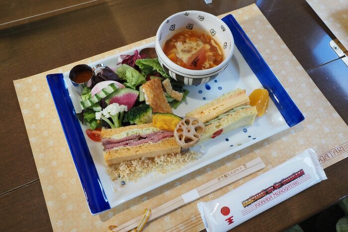 食事も各便や季節ごとに変更。写真は第1便「大洲編」の