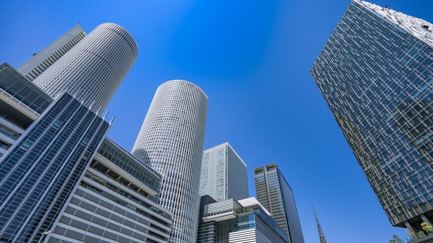 名古屋駅前のJRセントラルタワーズ（写真：天空のジュピター／PIXTA）