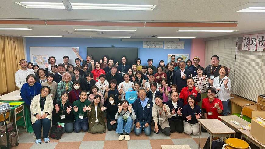 東京都内の多様な学び場が集結するフェアに参加した18団体19スクールのスタッフ
