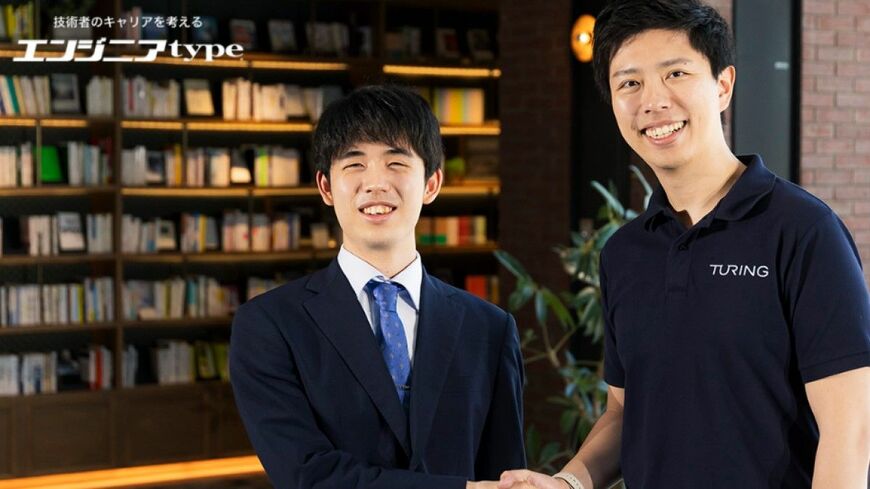 最年少で七冠を達成した藤井聡太叡王（左）と、世界で初めて名人に勝利した将棋 AI『Ponanza』の開発者、山本一成氏（右）（撮影：赤松洋太）