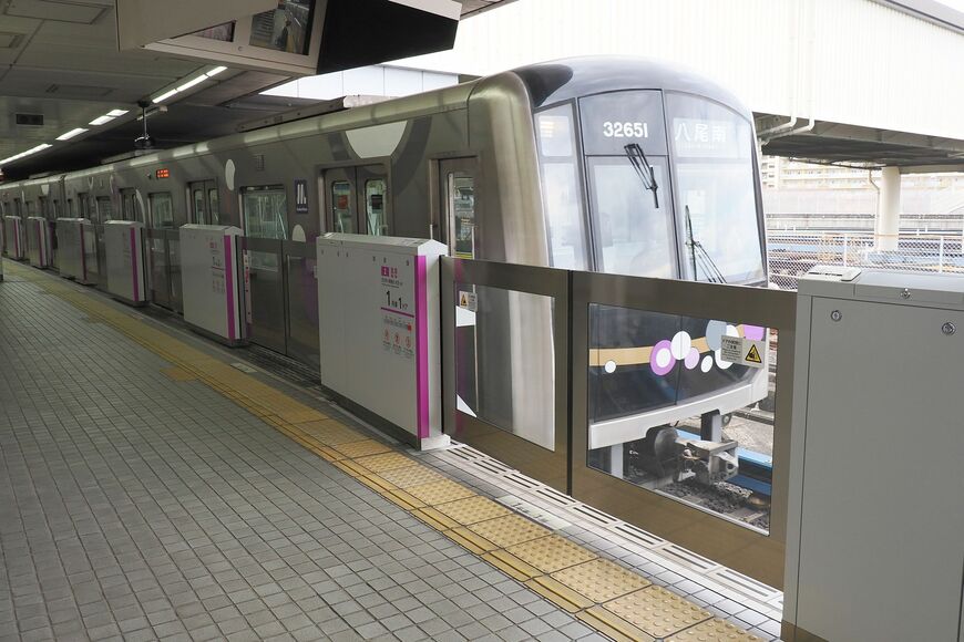 大阪メトロでは2026年3月18日、全駅への可動式ホーム柵・ホームドア（以下、「ホームドア」と総称」）の設置が完了した（撮影：伊原薫）