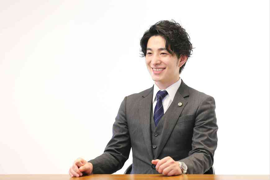 現在の依田俊一さん／SAKURA法律事務所、プライベートエクイティファンドファンドマネージャー、投資先企業（#FR2を展開する株式会社せーの等）の役員、東証スタンダード上場企業の監査等委員取締役、株式会社ネイリー監査役、渋谷女子インターナショナルスクール講師、デジタルエンターテイメントコンソーシアム アドバイザ、弁護士