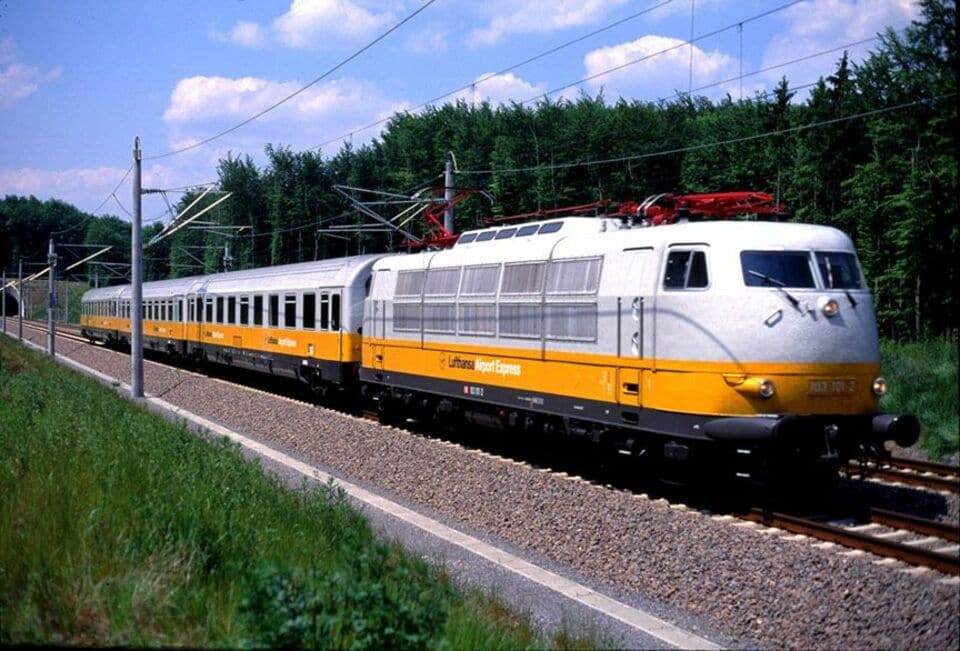 現在より優雅､往年の｢欧州国際急行｣のド迫力 食堂車や運転室内…かつて