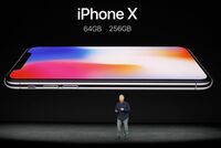 iPhone､飛躍を遂げた｢X｣は新機能満載だった 顔認証･無線充電･有機EL･赤外線カメラ…