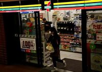 大手コンビニが全商品に電子タグ貼付へ レジや棚卸を効率化､人手不足解消なるか