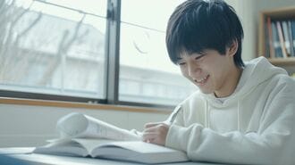 読書する学生