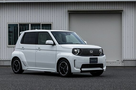 ワイドなタイヤを包み込むようなブリスターフェンダーが印象的なSuper-ONEのスタイリング