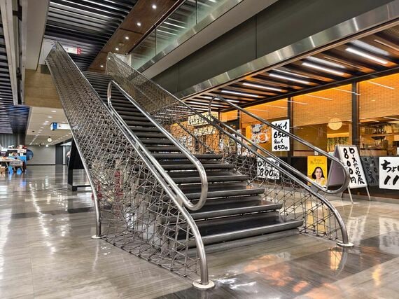 パレスサイドビル 夢の階段