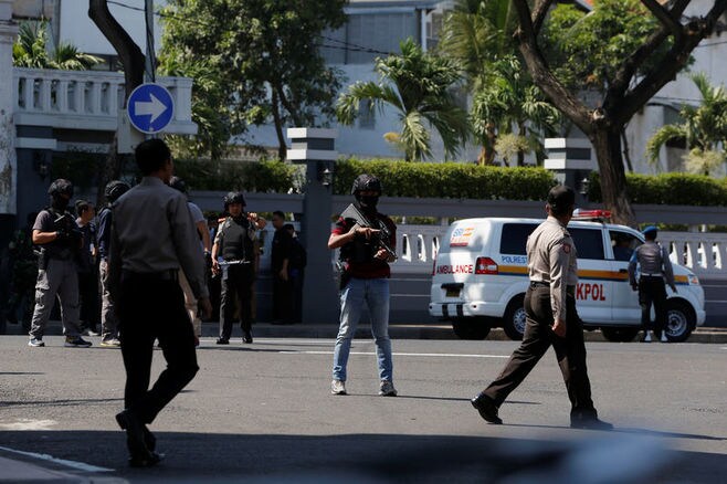 インドネシア､警察の建物外でまた自爆攻撃