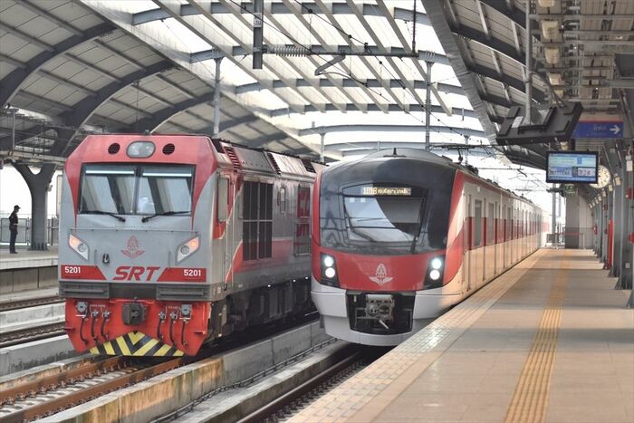 レッドラインはSRT在来線の一部として建設され、