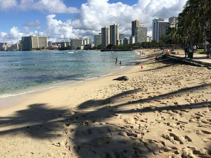 ワイキキビーチにも観光客の姿が