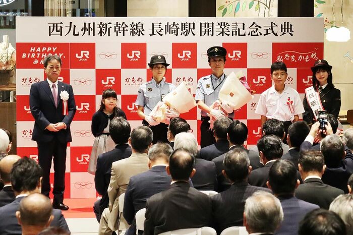 長崎駅で行われた西九州新幹線の開業式典