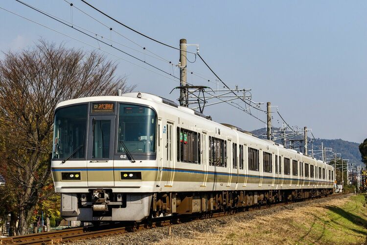 クリスマスファッション JR奈良駅 ホーム乗り場の看板 湊町行 桜井行