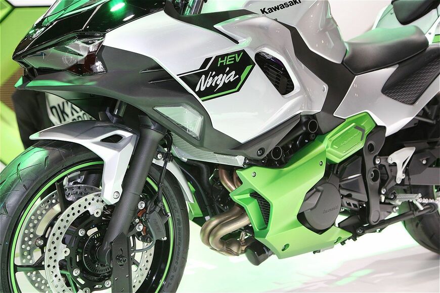 カワサキモータース「ニンジャ7ハイブリッド」（筆者撮影）