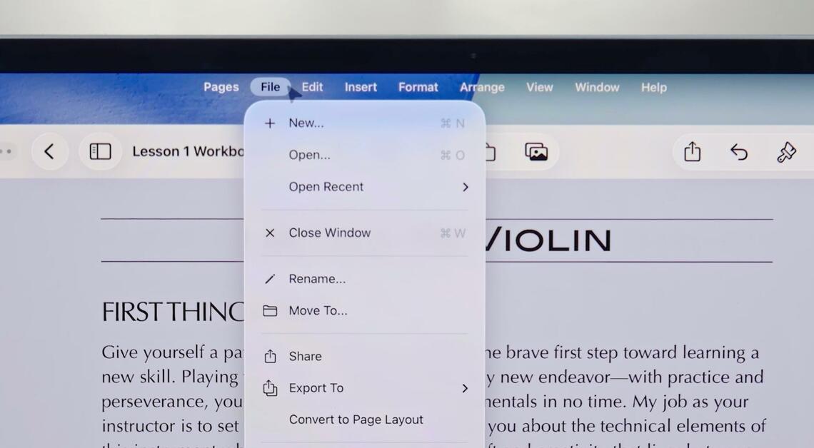 メニューバーが追加された点も、アプリの操作性がMacに近づいたことを表す象徴的なデザイン変更だ（写真：アップル）