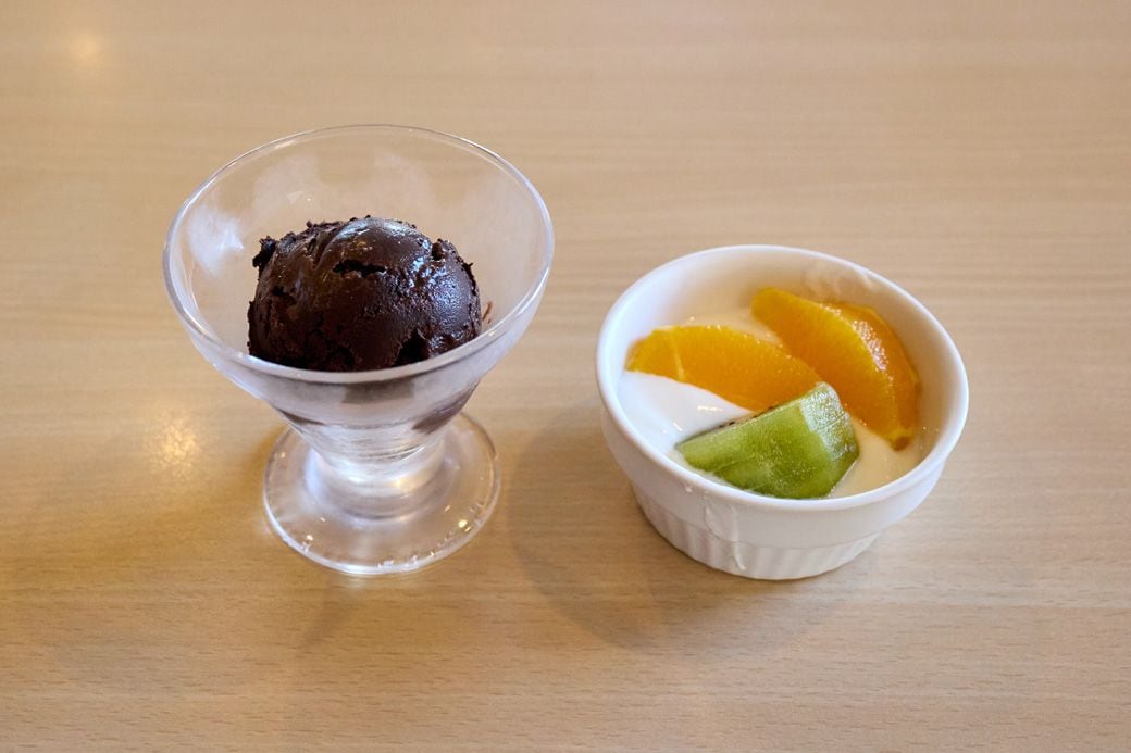 ランチアイス185円とフルーツヨーグルト218円