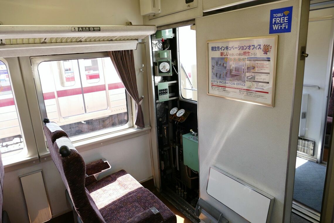 意外な場所にある簡易運転台（記者撮影）