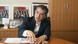 柴山昌彦（しばやま・まさひこ）／自由民主党・再生可能エネルギー普及拡大議員連盟会長、衆議院議員。1965年生まれ。1990年東京大学法学部卒業後、住友不動産に入社。2000年に弁護士登録。2004年に衆議院議員に当選し、現在7期目。安倍晋三内閣では文部科学大臣も務めた（撮影：梅谷秀司）