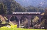 日田彦山線の名所、アーチ橋を行く列車（撮影：南正時）