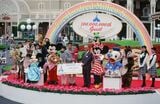 東京ディズニーランドの入場者1億人突破を祝うようす（写真：1991年5月29日、高橋孫一郎撮影）