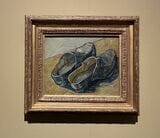 ゴッホがサン=レミの療養所で治療を受けていた頃の作と考えられている。農村や自然の中へ再び歩み出し、絵を描くことへの弾むような喜びが感じられるフィンセント・ファン・ゴッホ《木底の革靴》1889年秋、油彩・カンヴァス、32.2×40.5cm、ファン・ゴッホ美術館（アムステルダム）（フィンセント・ファン・ゴッホ財団） 出品：「ゴッホ展 家族がつないだ画家の夢」東京都美術館