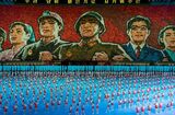 「奇界遺産3」から北朝鮮のマスゲーム。（写真：佐藤健寿）