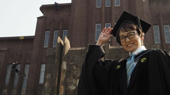 50歳で東京大学文科3類に合格した安政真弓さんにお話を伺いました（写真：安政さん提供）