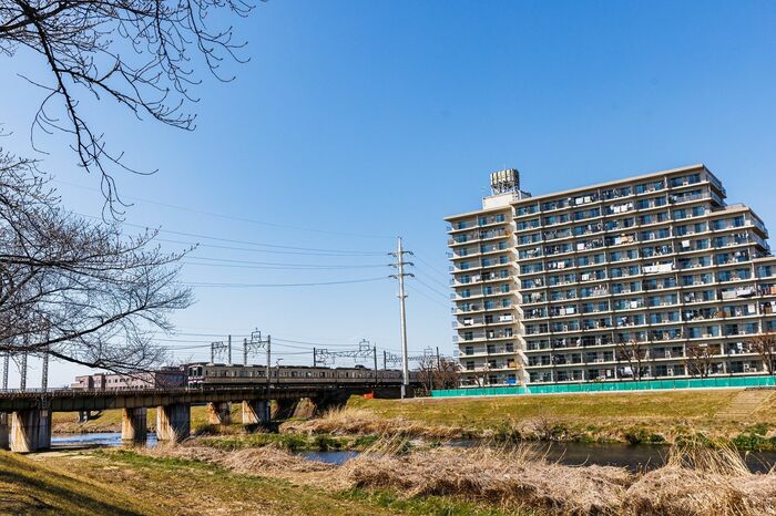 駅のすぐ近くを流れる柳瀬川。春は桜が咲き乱れるという