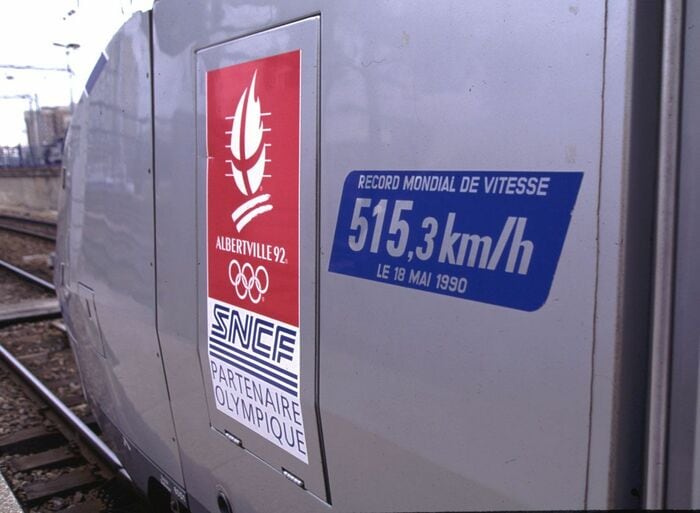 時速515.3kmを記録した編成に入る記念ロゴ