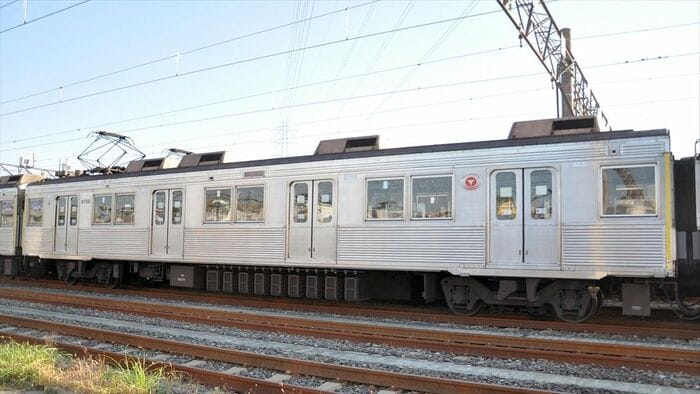 「8626」編成の2号車8732。10両編成の中で