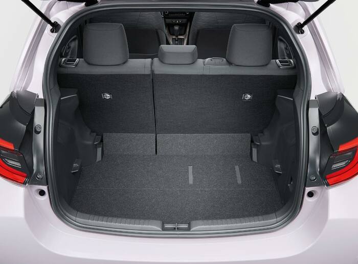 トヨタ「ヤリス」のインテリア（写真：トヨタ自動車）