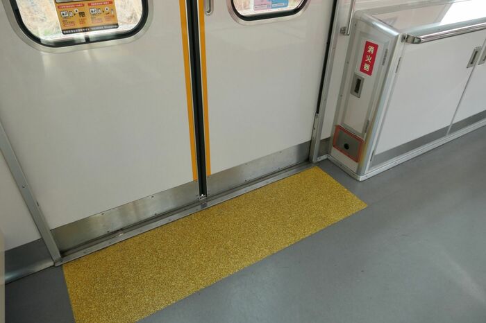 ドア部分の床