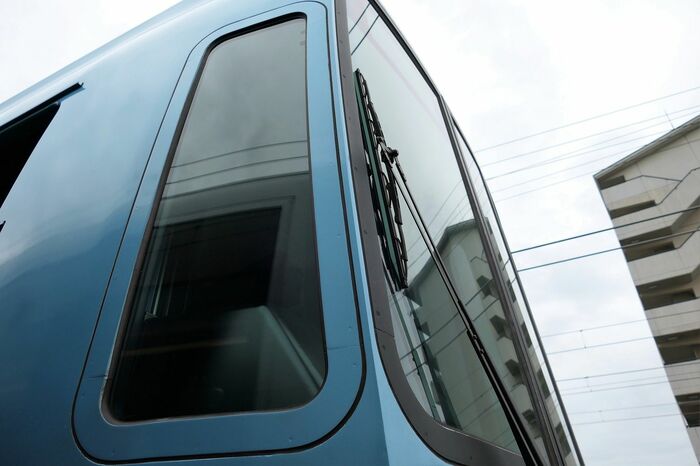 前面窓と側面窓の間の柱は非常に細い