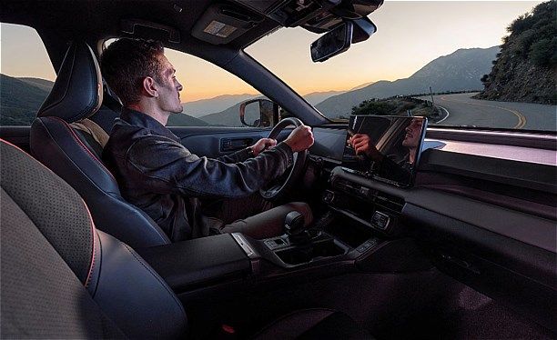 トヨタ新型「RAV4 GR SPORT（プロトタイプ）」（写真：トヨタ自動車）