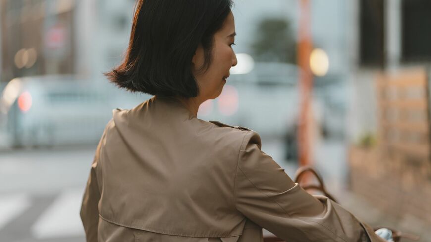 畠中菜帆さん（仮名・48歳）は、奨学金850万円を借りて大学院博士課程まで進んだ女性。学ぼうとする彼女を両親は応援せず。しかし、30年の時を経て関係性に変化が生じたようです（写真：mits／PIXTA／写真はイメージです）